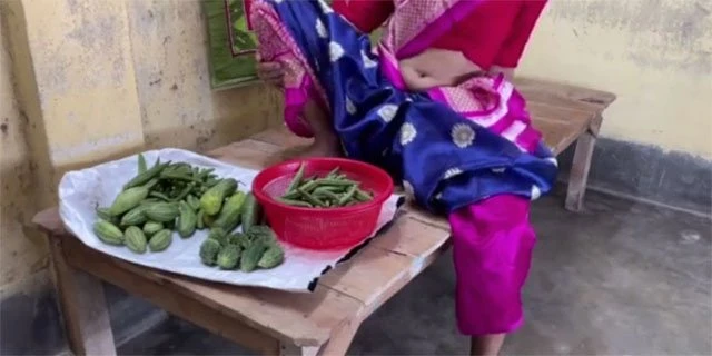 Vegetable selling girl's pussy fucking video. Desivideo.net - Hindi Sex Videos