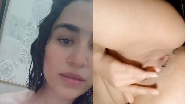 Pakistani girl fingering sex karti hui maje me
