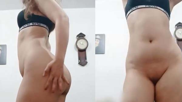 Delhi girl nude pose deti cam ke samne